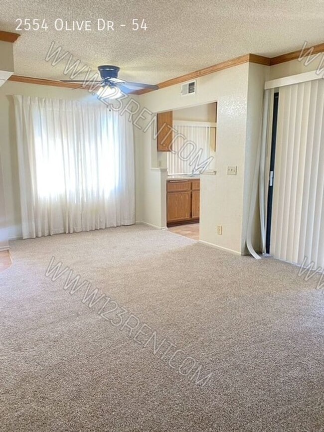 Building Photo - 2554 Olive Dr