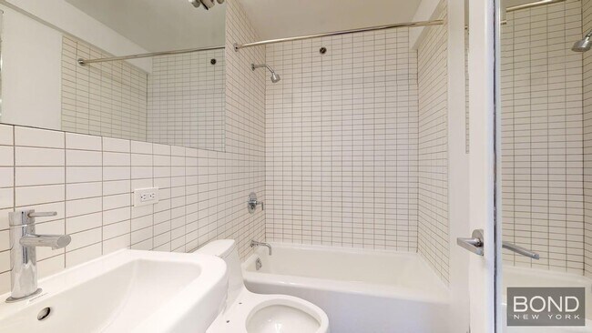 Building Photo - 222 E 39th St