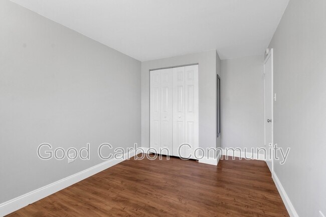 Building Photo - 5450 Creekside Ct