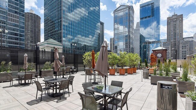 Building Photo - 345 N LaSalle St