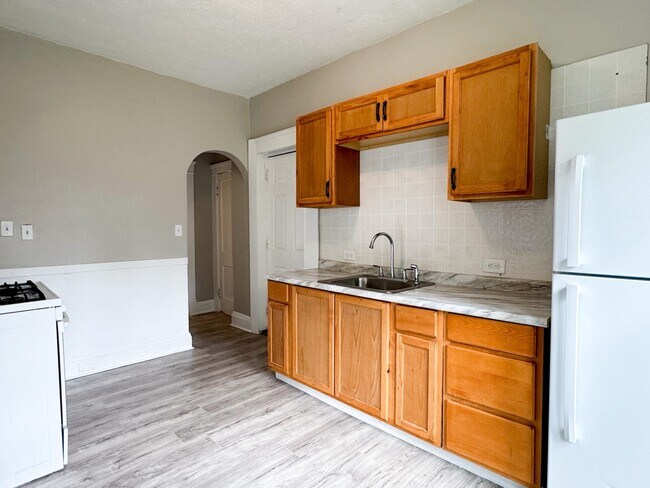 Building Photo - 2778 E 120th St