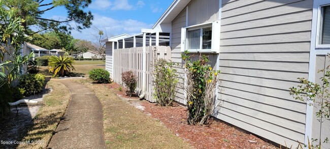 Building Photo - Patio Villa in North Cocoa. WIFI and Basic...