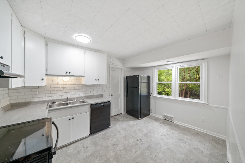 Building Photo - 6308 W 81st St