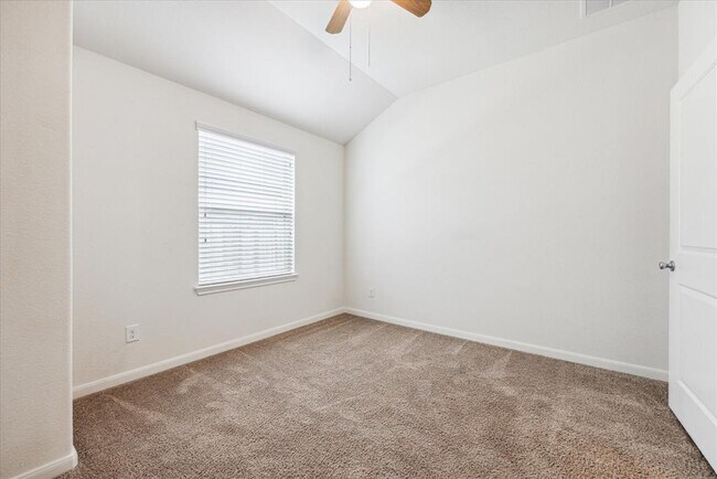 Building Photo - 6805 Leonardo Dr