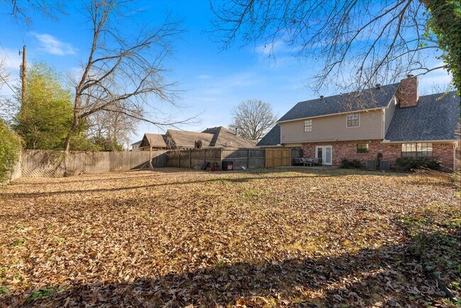 Building Photo - 7 Oak Tree Cir