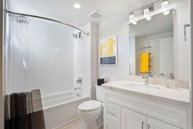 Building Photo - Discover this stunning 2-bedroom, 2-bath home in San Diego!