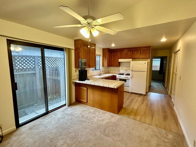 Building Photo - 2 Bedroom Duplex Close to Downtown Morgan ...
