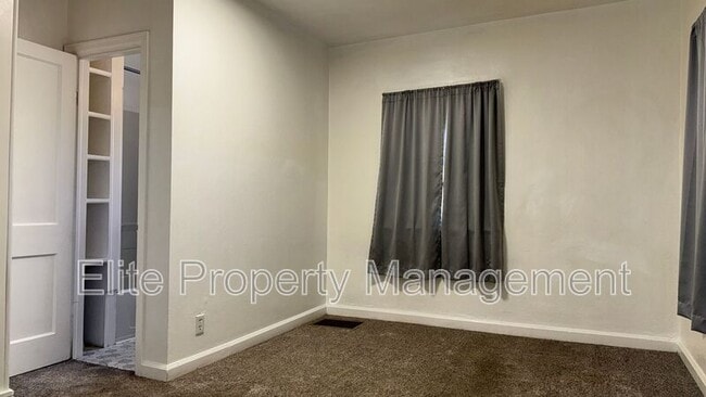 Building Photo - 910 E Mesa Ave