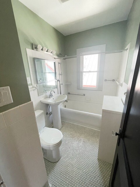 Building Photo - 3954 14th Ave S