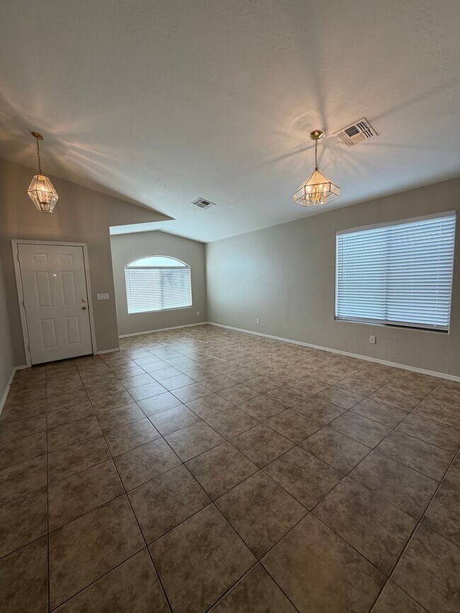Building Photo - 4 Bedroom on Large Lot in Queen Creek