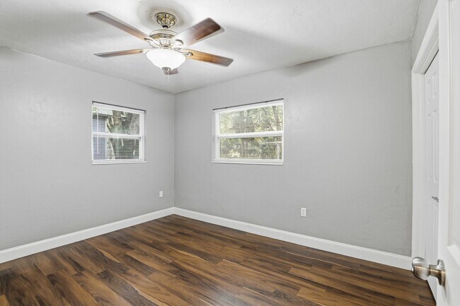 Building Photo - Beautiful, renovated 3 bedroom 1 bath home