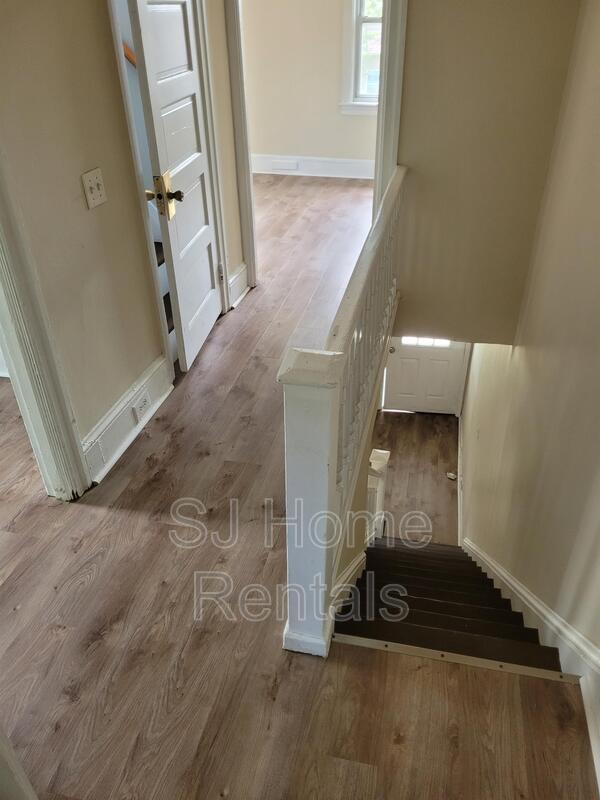 Building Photo - 302 Delaware Ave