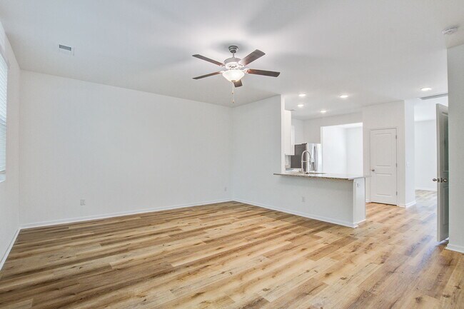 Building Photo - 200 Woodward Rd