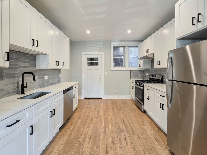 Primary Photo - 4913 N Hermitage Ave