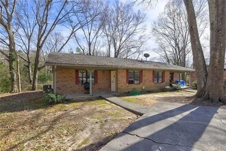 Building Photo - 1031 Barn Oak Ct NE