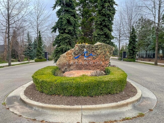 Building Photo - 307 E Grove Creek Ln