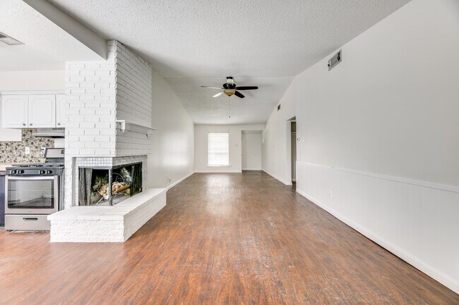 Building Photo - 209 Wake Dr