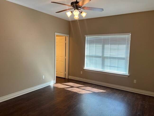 Building Photo - 3940 Mobley Cir