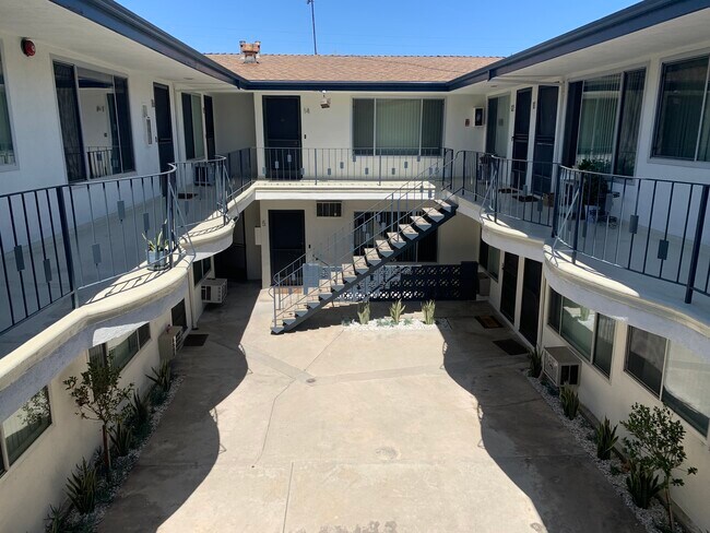 Building Photo - 2140 S Bentley Ave