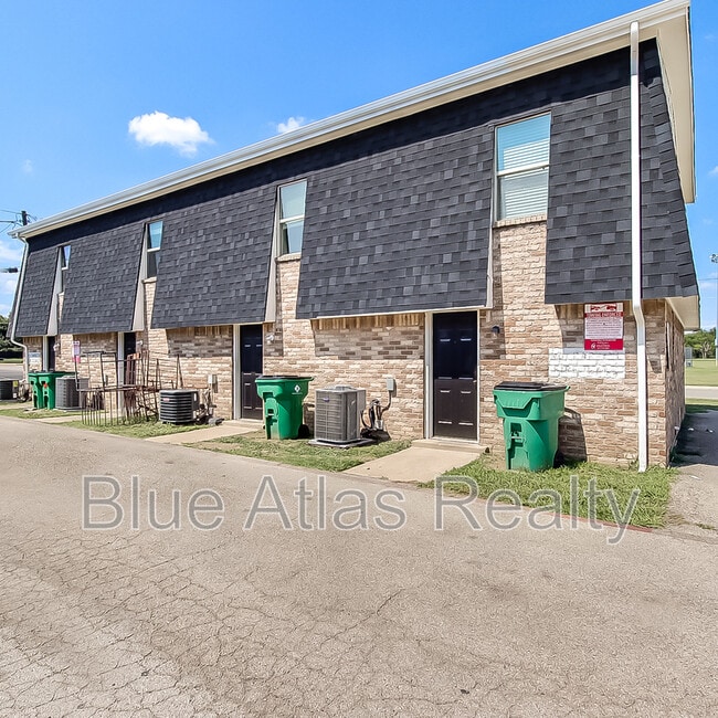 Primary Photo - 408 Noble Ave