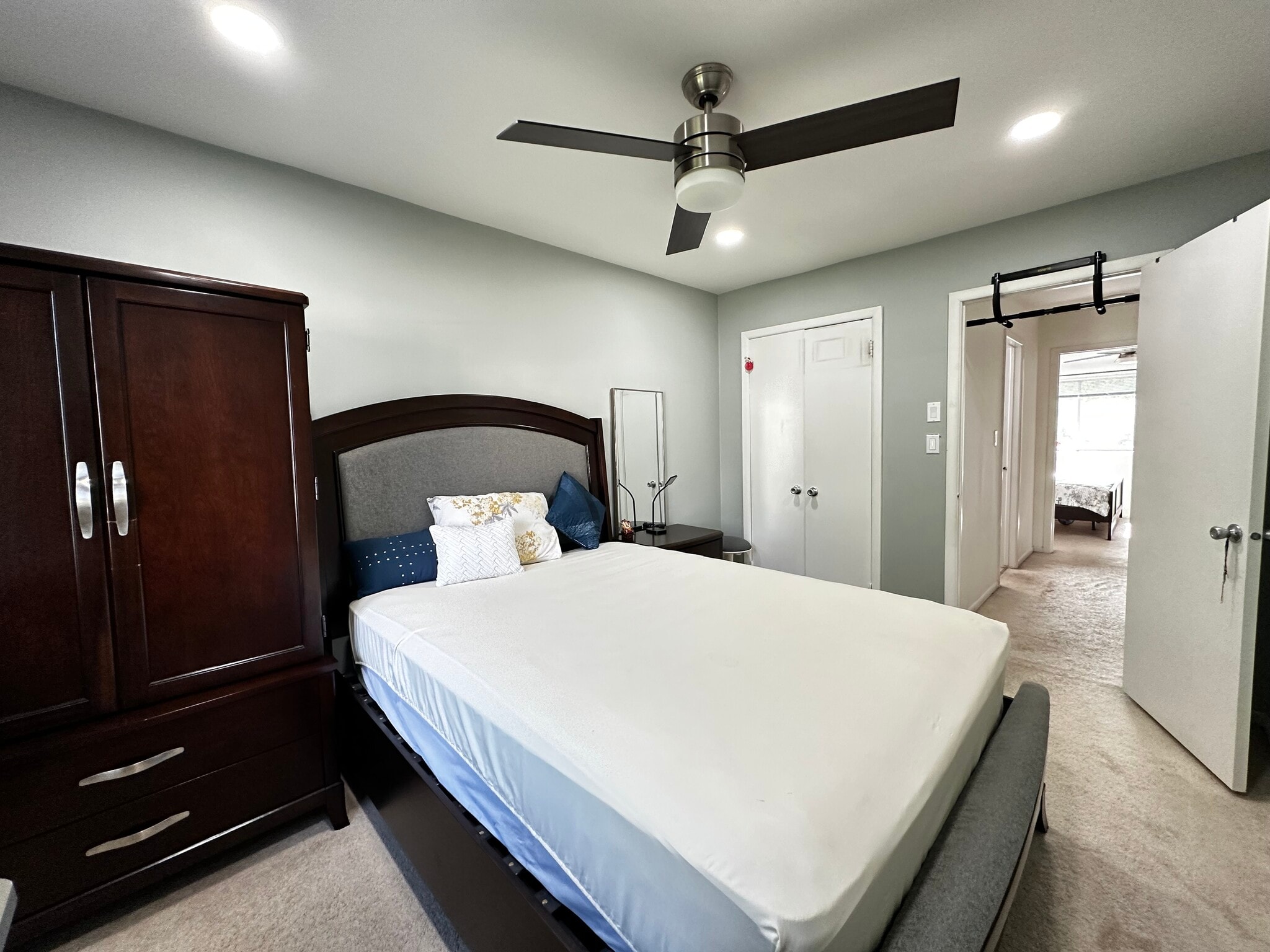 Building Photo - 107 Thoreau Dr