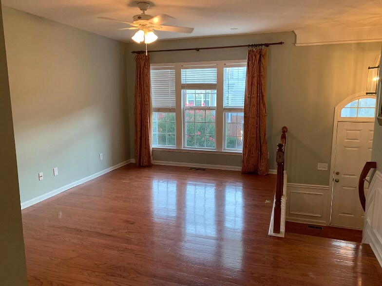 Building Photo - 1320 Thornborough Dr
