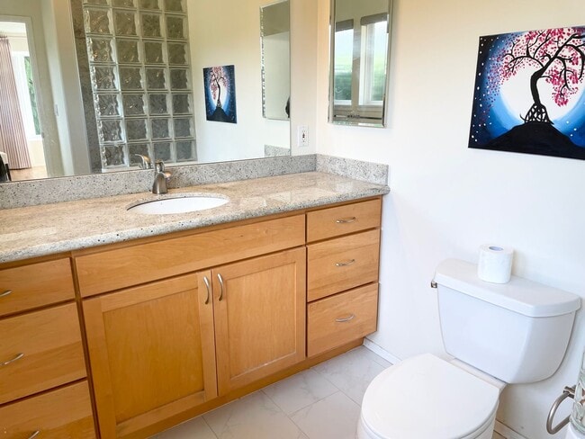 Building Photo - Beautifully Remodeled 5 Bed 2.75 Bath Home in Eastgate