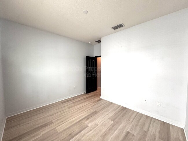 Building Photo - 11860 Thatcher Ave