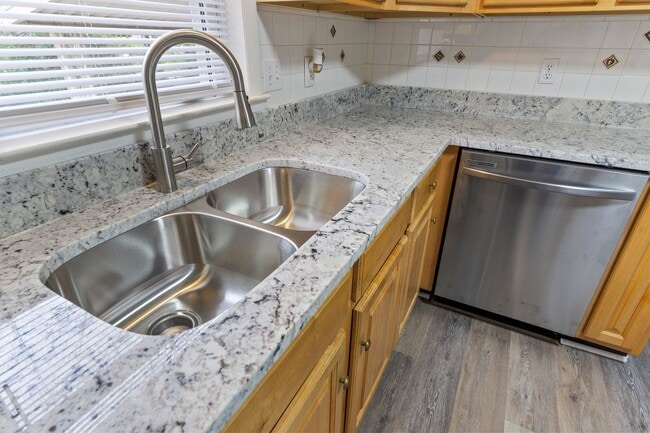 Building Photo - Williamsburg VA 3BR Rental – Updated Home with Granite Kitchen, Bonus Room & Fenced Backyard