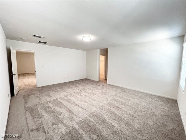 Building Photo - 7012 Sylmar Ave