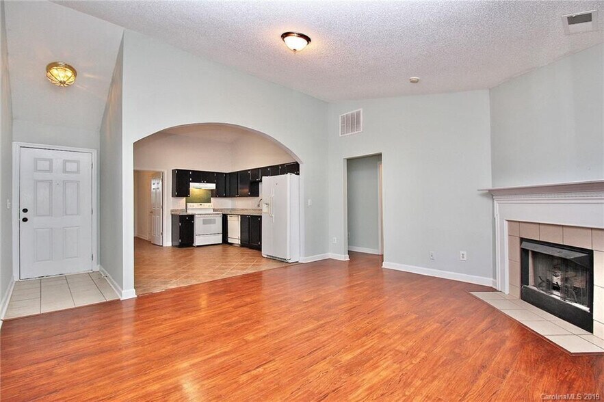 Building Photo - Room in Single Family Home on Tom Hunter Rd
