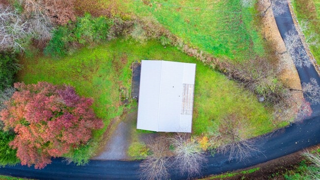 Building Photo - Great 2 Bedroom House in Dillsboro near the River $1400 available June 5th for year-long lease