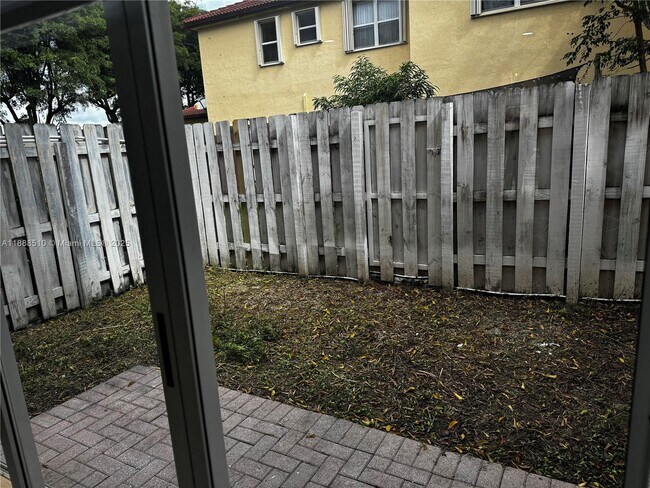 Building Photo - 1480 NE 33rd Ave