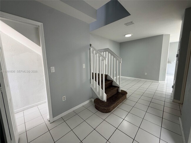 Building Photo - 1586 SE 27th Ct