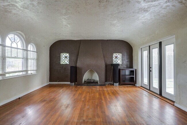 Building Photo - 2305 18th St