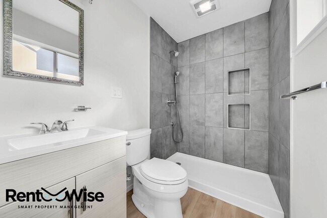 Building Photo - Present PM-Midtown Palo Alto Beauty-New Floors-Remodeled Bathrooms-Big Yard