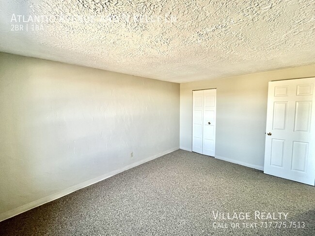 Building Photo - Newly-remodeled! Affordable 2-bed in Red L...