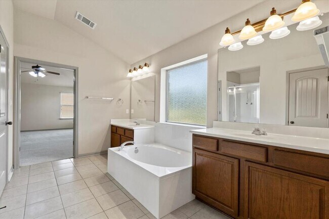 Building Photo - 1509 Greenside Dr