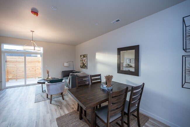 Building Photo - Move in Special! Carefree living in vibrant downtown Puyallup!