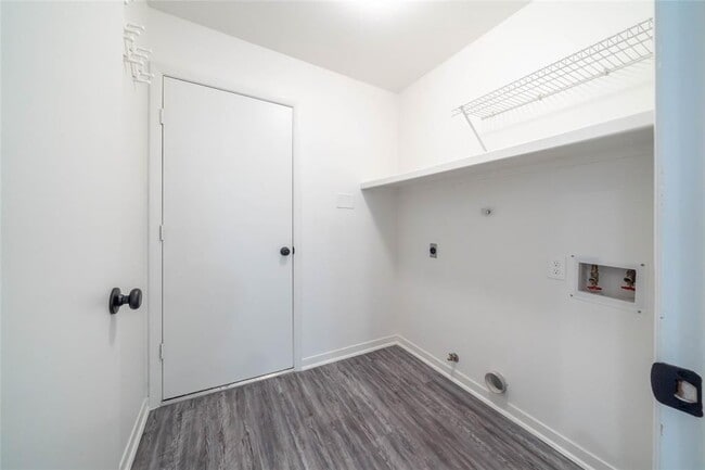 Building Photo - 47 Shallow Pond Pl