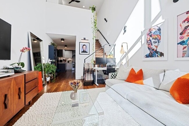 Building Photo - 299 Van Buren St