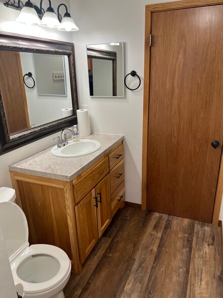 Building Photo - 1306 E Sylvan Ave