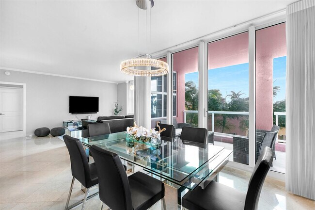 Building Photo - 2110 N Ocean Blvd