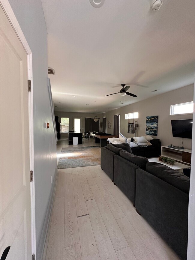 Building Photo - 4131 Merlane Dr