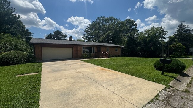 Building Photo - Available Aug 7th, 2026!