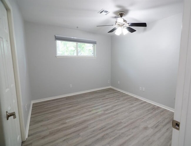 Building Photo - 12015 Cottonwood Ln