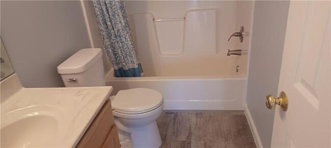 Building Photo - 4 bedroom 2.5 bath Home fo r rent Irwin, PA 15642