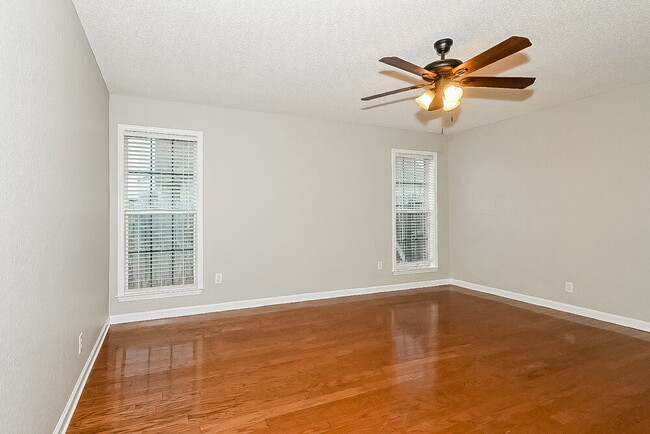 Building Photo - 4101 Sidlehill Dr