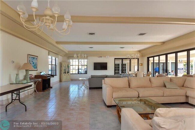 Building Photo - 120 Cypress Club Dr