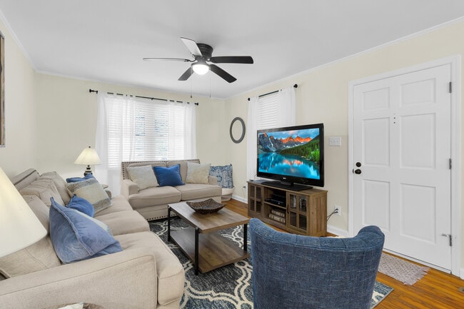 Building Photo - 604 9th St